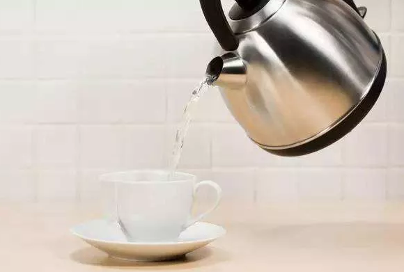 白開(kāi)水是凈水嗎？怎么選擇好的凈水機(jī)