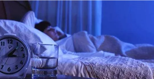 睡前一杯水，長(zhǎng)期堅(jiān)持將給你帶來(lái)意想不到的變化